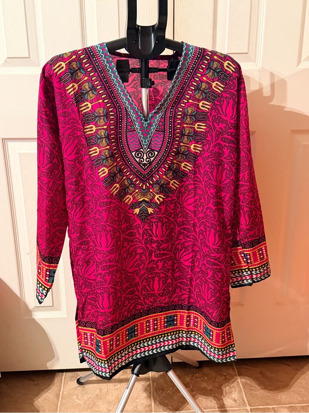 Women’s Hot Pink V-Neck Patterned Tunic Top
